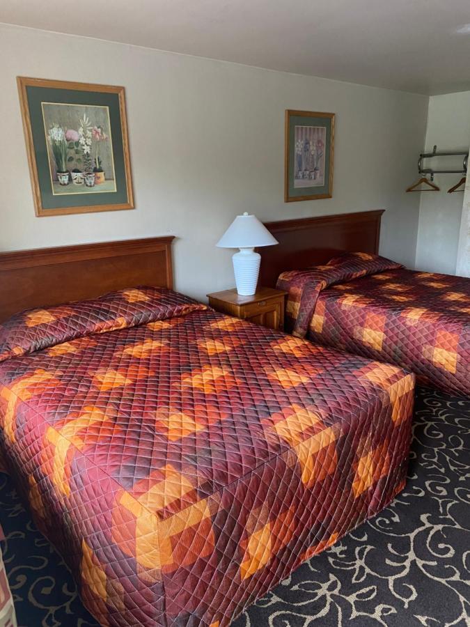 Malibu Inn Lake Delton Extérieur photo
