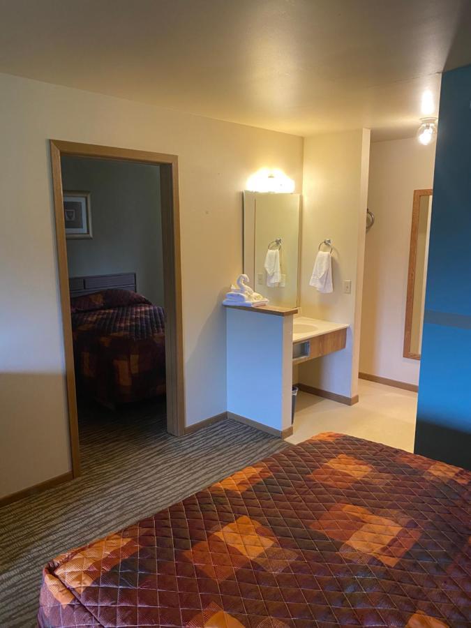 Malibu Inn Lake Delton Extérieur photo